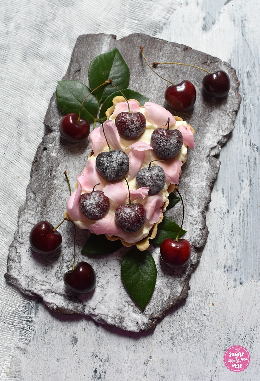 Kirsch-Tartelette-Rosen-1.jpg