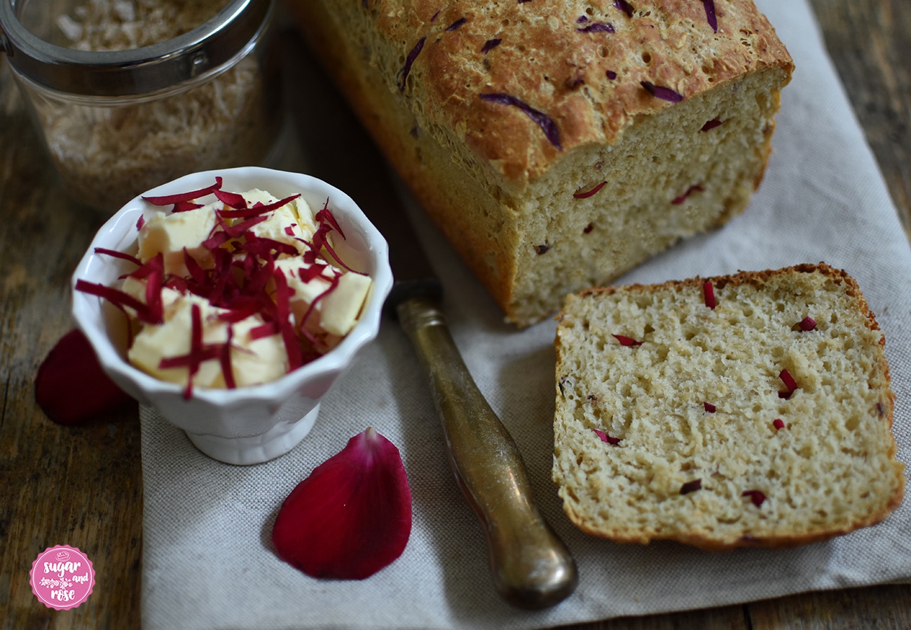 Rosenbuttermilchbrot-Rosenbutter.jpg