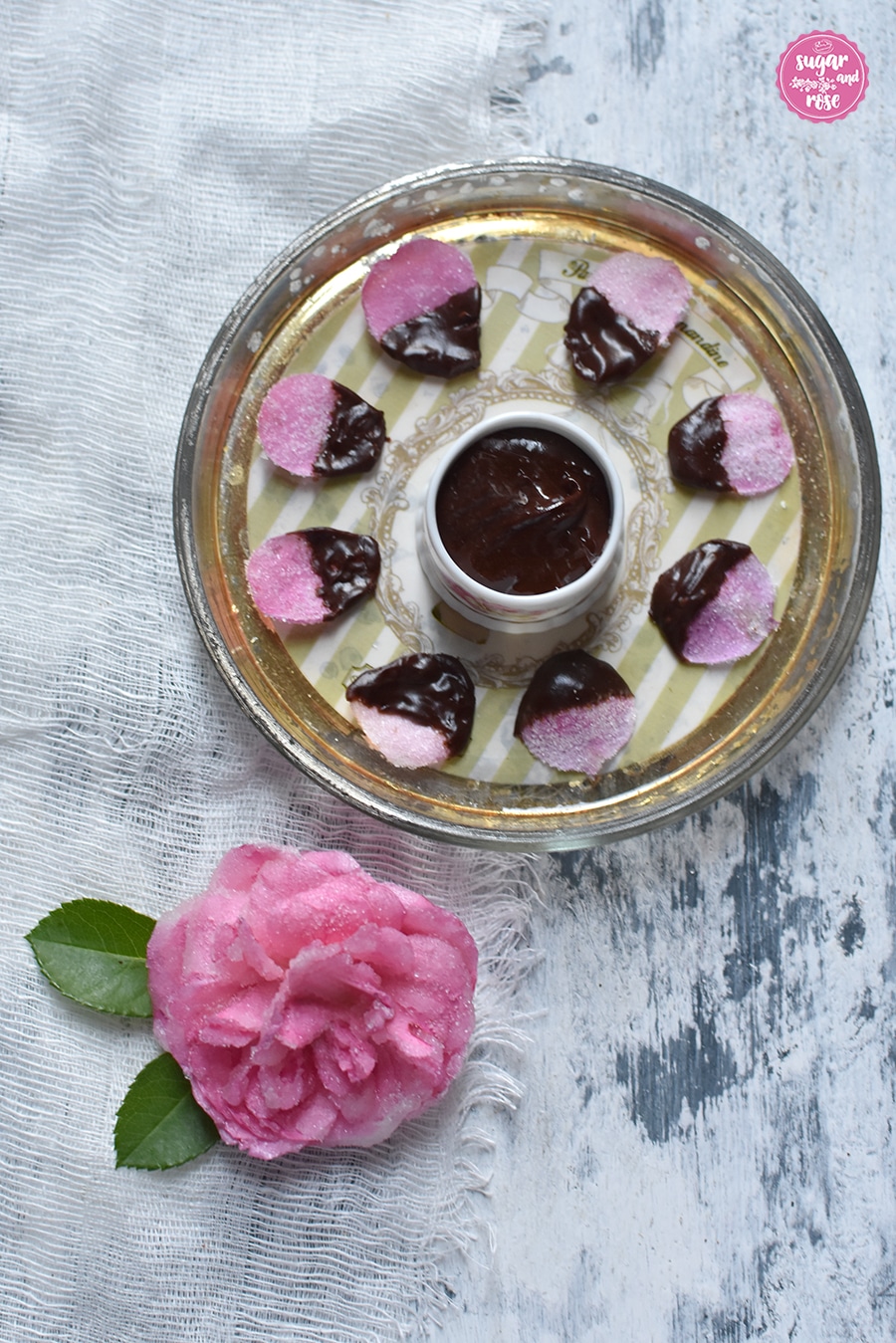 Kandierte-Rosenblueten3