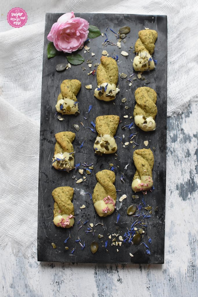 Kekse und Weihnachtsbäckerei: Kürbiskernstangerl