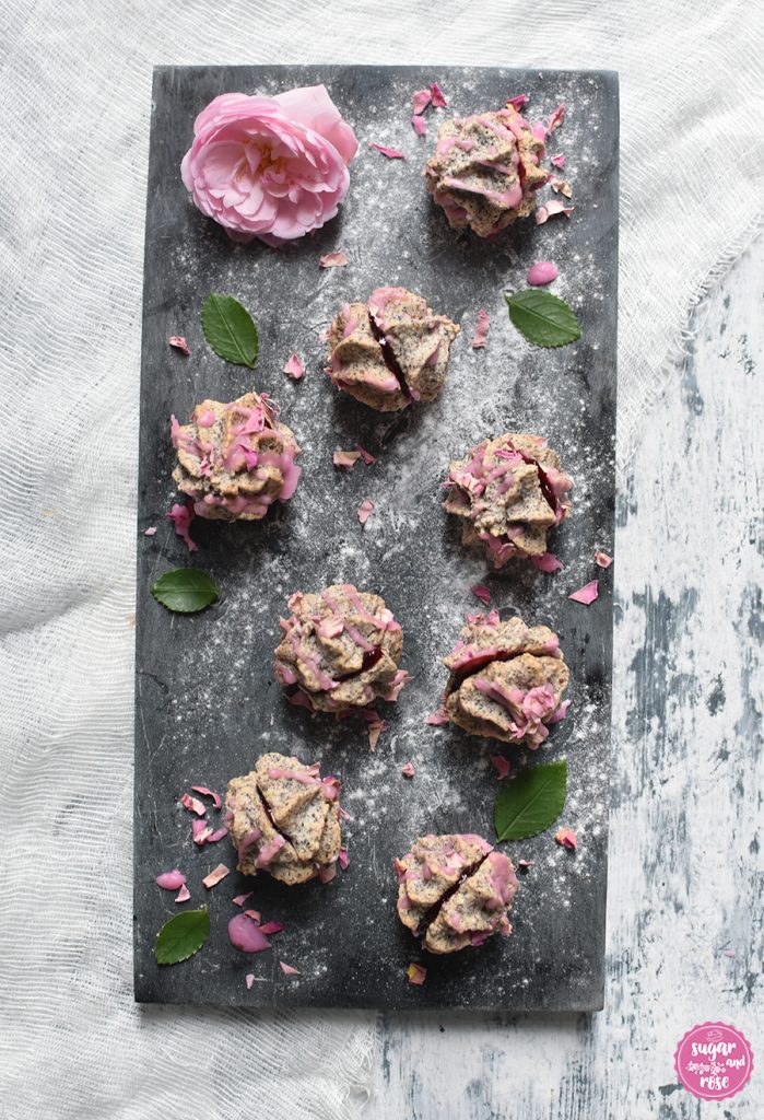 Kekse und Weihnachtsbäckerei: Mohn-Rosen-Busserl