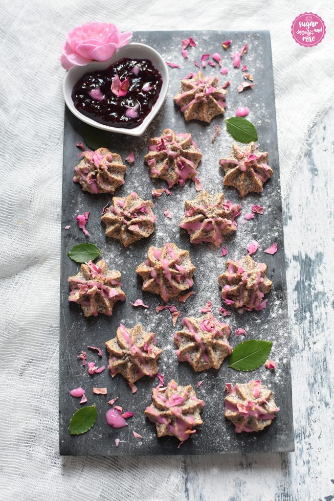 Kekse und Weihnachtsbäckerei: Mohn-Rosen-Makronen
