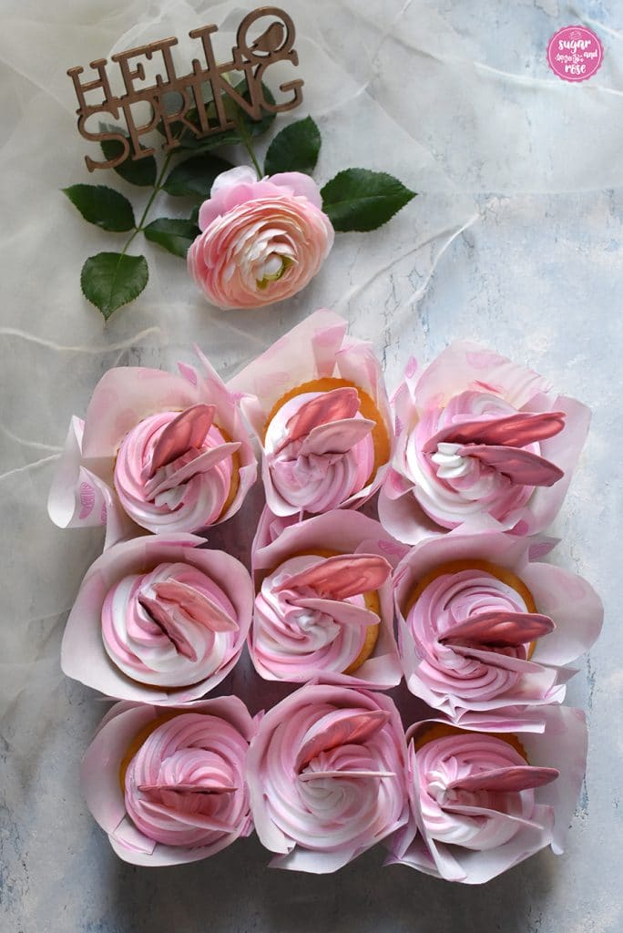 Brushstroke Cupcake mit Rose und Hello-Spring-Dekoelement