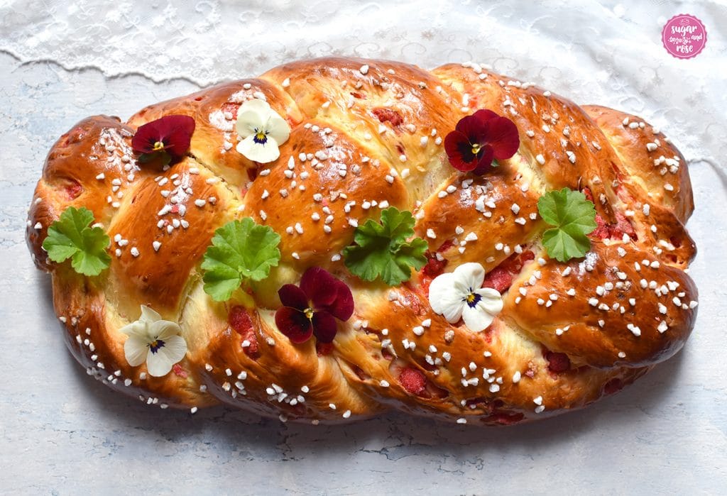 fertig gebackener Hefezopf