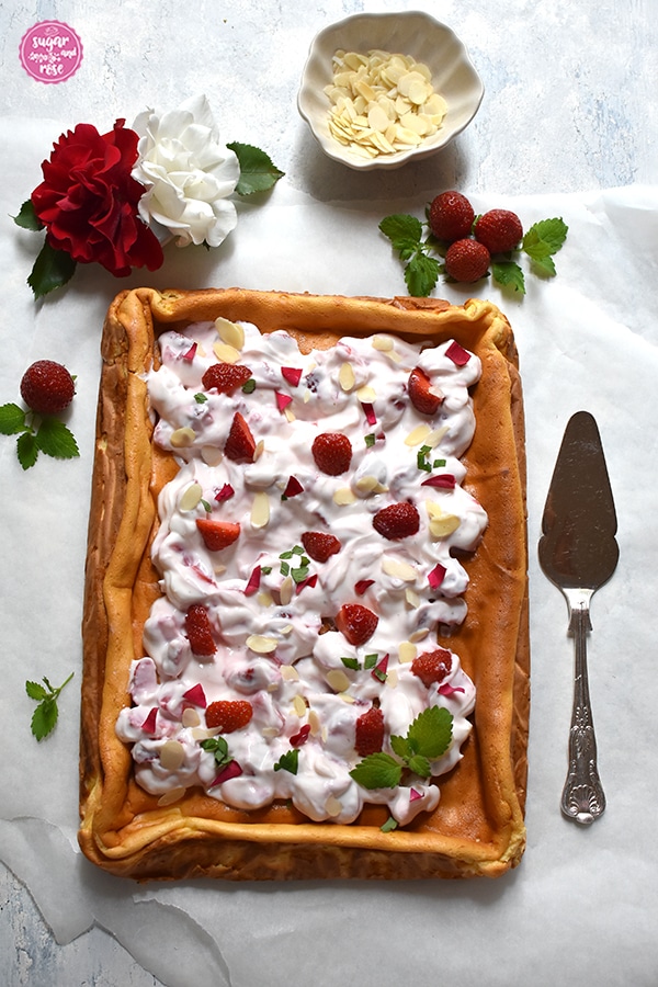 Topfenauflauf mit Skyr und Erdbeeren