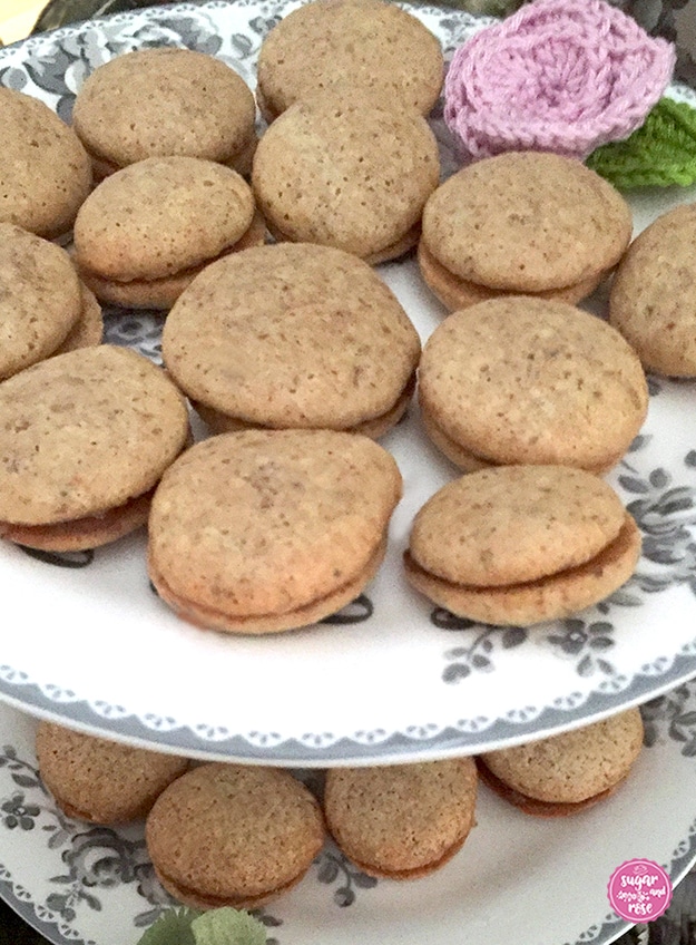 Kekse und Weihnachtsbäckerei: Nuss-Souffles