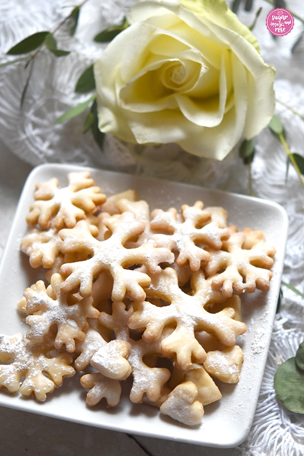 Kekse und Weihnachtsbäckerei: Schneeflocken-Kekse