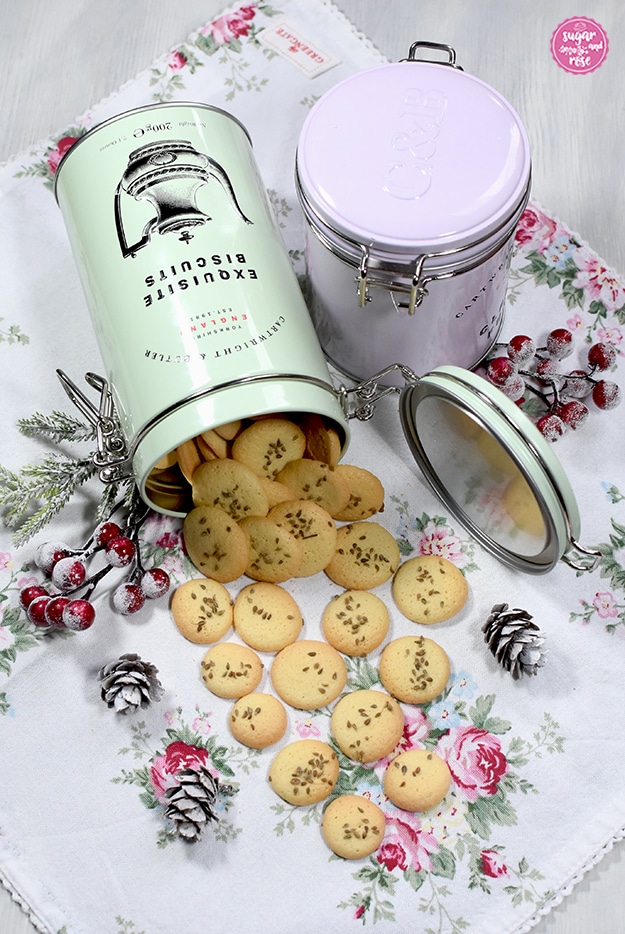 Kekse und Weihnachtsbäckerei: Anisbusserl