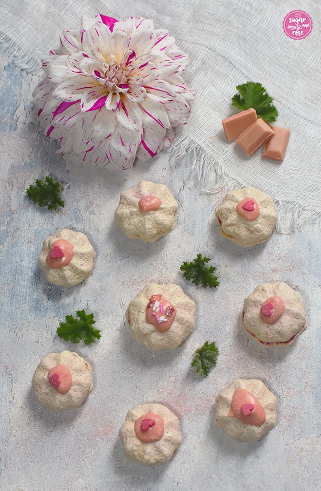 Kekse und Weihnachtsbäckerei: Erdbeer-Nussmakronen