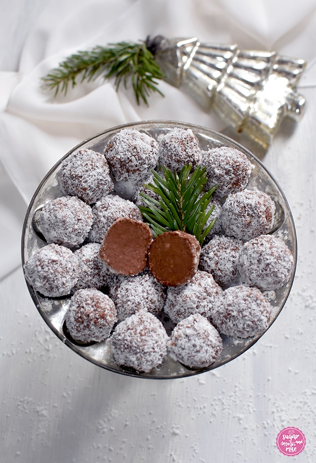 Kekse und Weihnachtsbäckerei: Rumkugeln