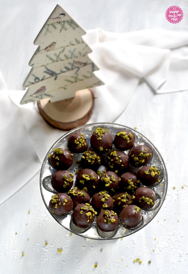 Kekse und Weihnachtsbäckerei: Rumkugeln mit Schoko