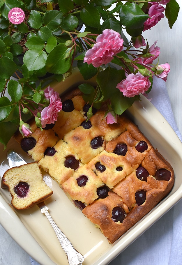 Topfenkuchen mit Kirschen