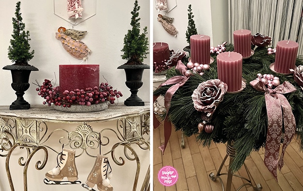 Adventsdeko: einmal eine dicke weinrote Kerze auf einem Steinteller, links und rechts davon zwei dunkle Metallampohren mit kleinen grünen Bäumchen, dazwischen ein Papierengel; am rechten Bild ein großer Adventskranz auf einem Ständer mit altrosa Kerzen, großen schneebesprühten Rosenblüten, blassrosa Weihnachtskugeln und barocken altrosa Maschen