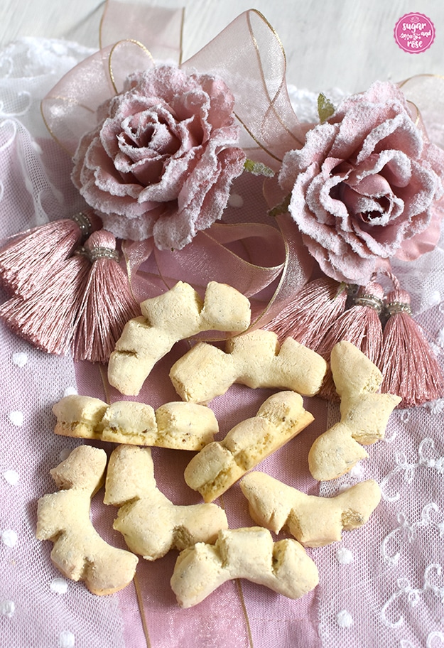 Kekse und Weihnachtsbäckerei: Anisbögen