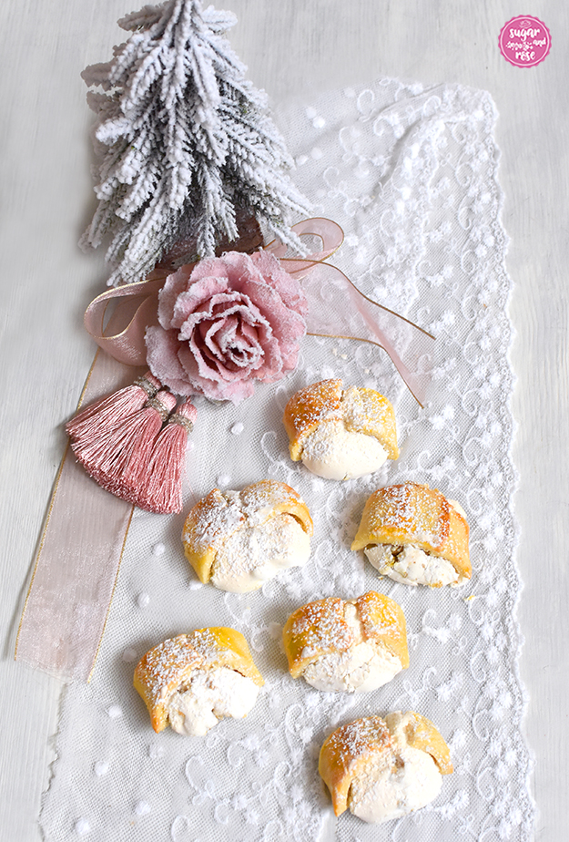 Kekse und Weihnachtsbäckerei: Ungarische Nusskrapferl