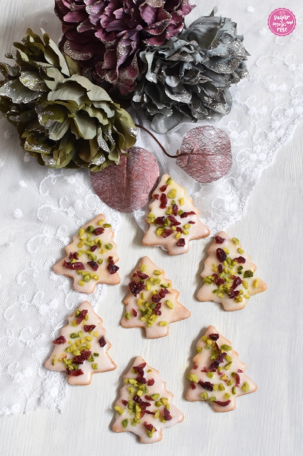 Kekse und Weihnachtsbäckerei: Mürbteig-Tannenbäumchen