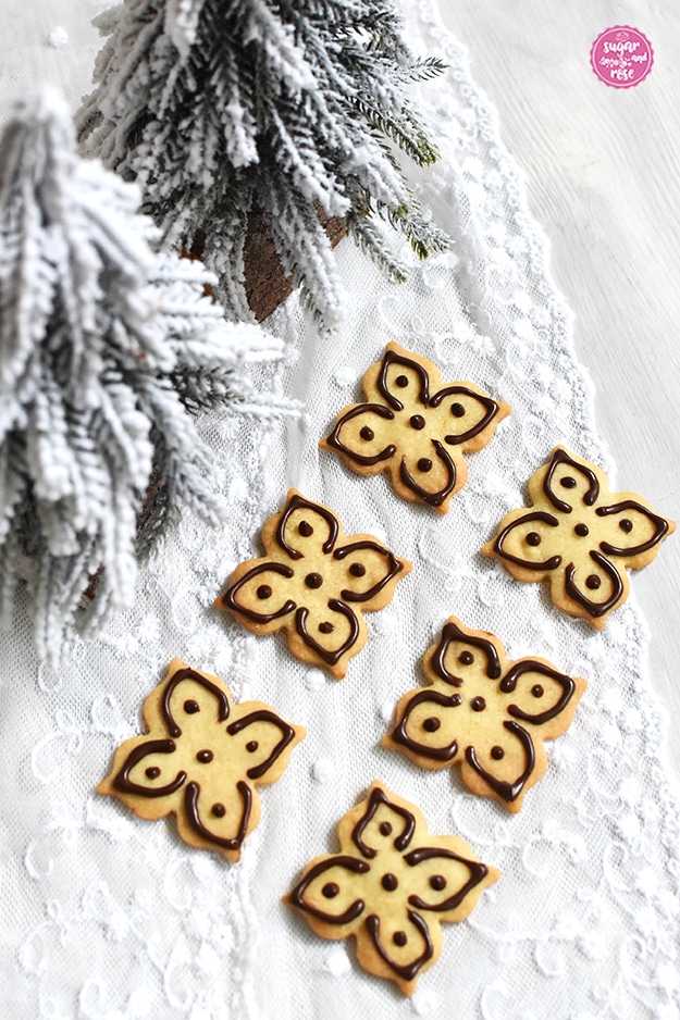 Kekse und Weihnachtsbäckerei: Mürbteigkekse