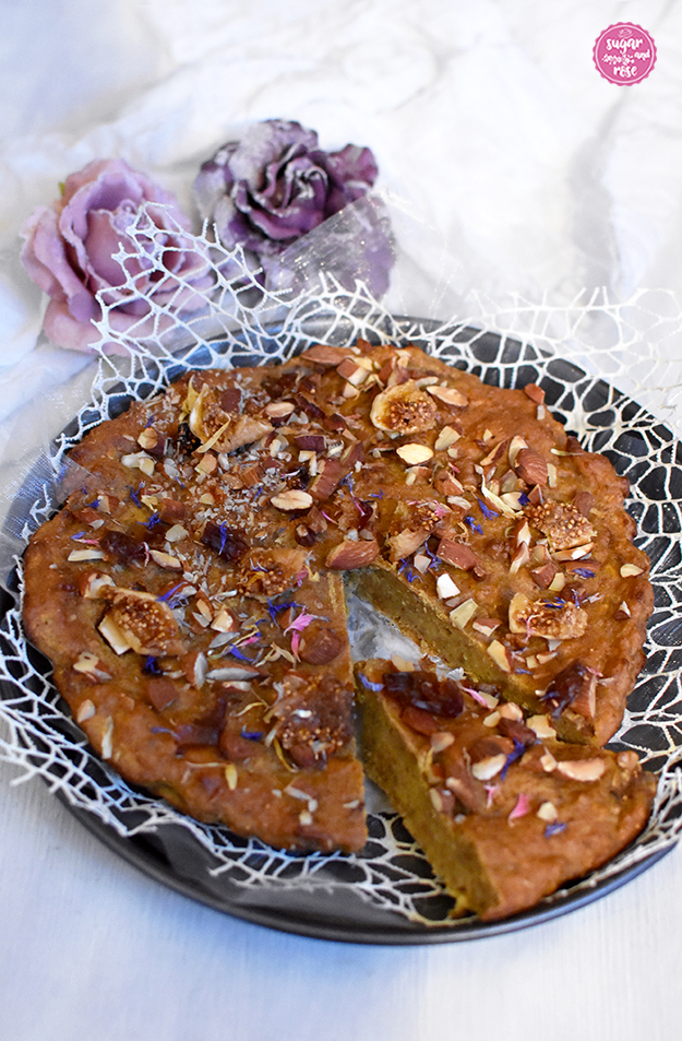 Bananen-Feigen-Brot angeschnitten