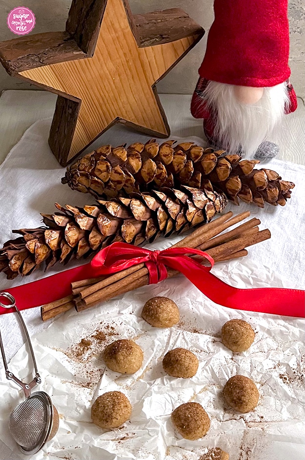 Kekse und Weihnachtsbäckerei: Zimtbällchen
