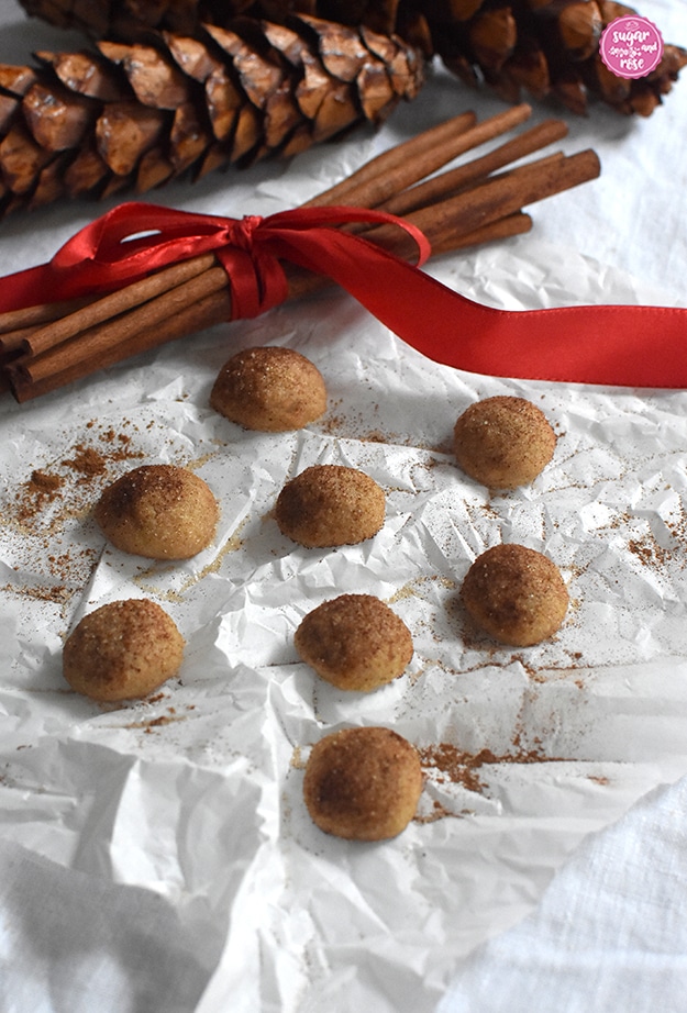 Kekse und Weihnachtsbäckerei: Zimtbällchen